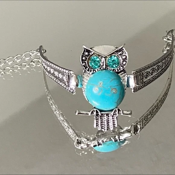 Bohemian Vintage Style Turquoise Delicate Carving Bracelet
womens fashion - Picture 2 of 6